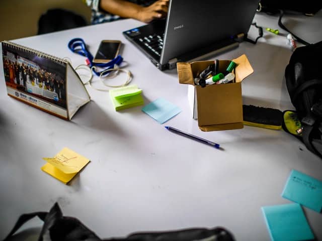 messy-office-desk