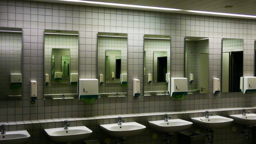 clean restroom sinks